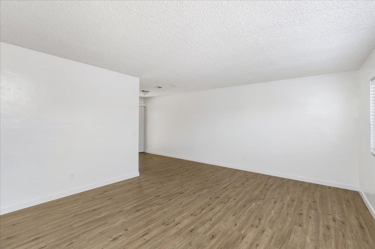 1309 S Juniper St - Photo 4 of 22