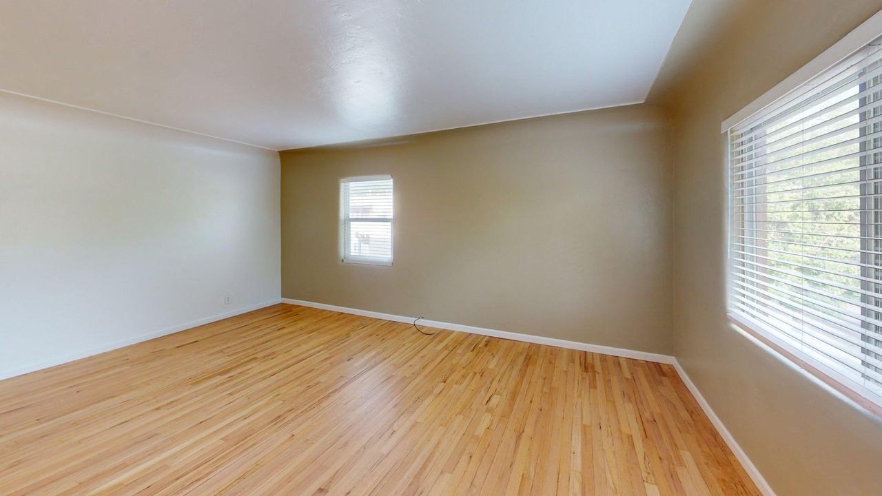 1209 Dr Martin Luther King Jr Ave Ne - Photo 2 of 18