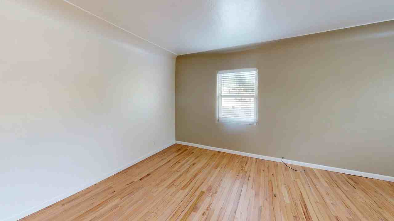 1209 Dr Martin Luther King Jr Ave Ne - Photo 3 of 18