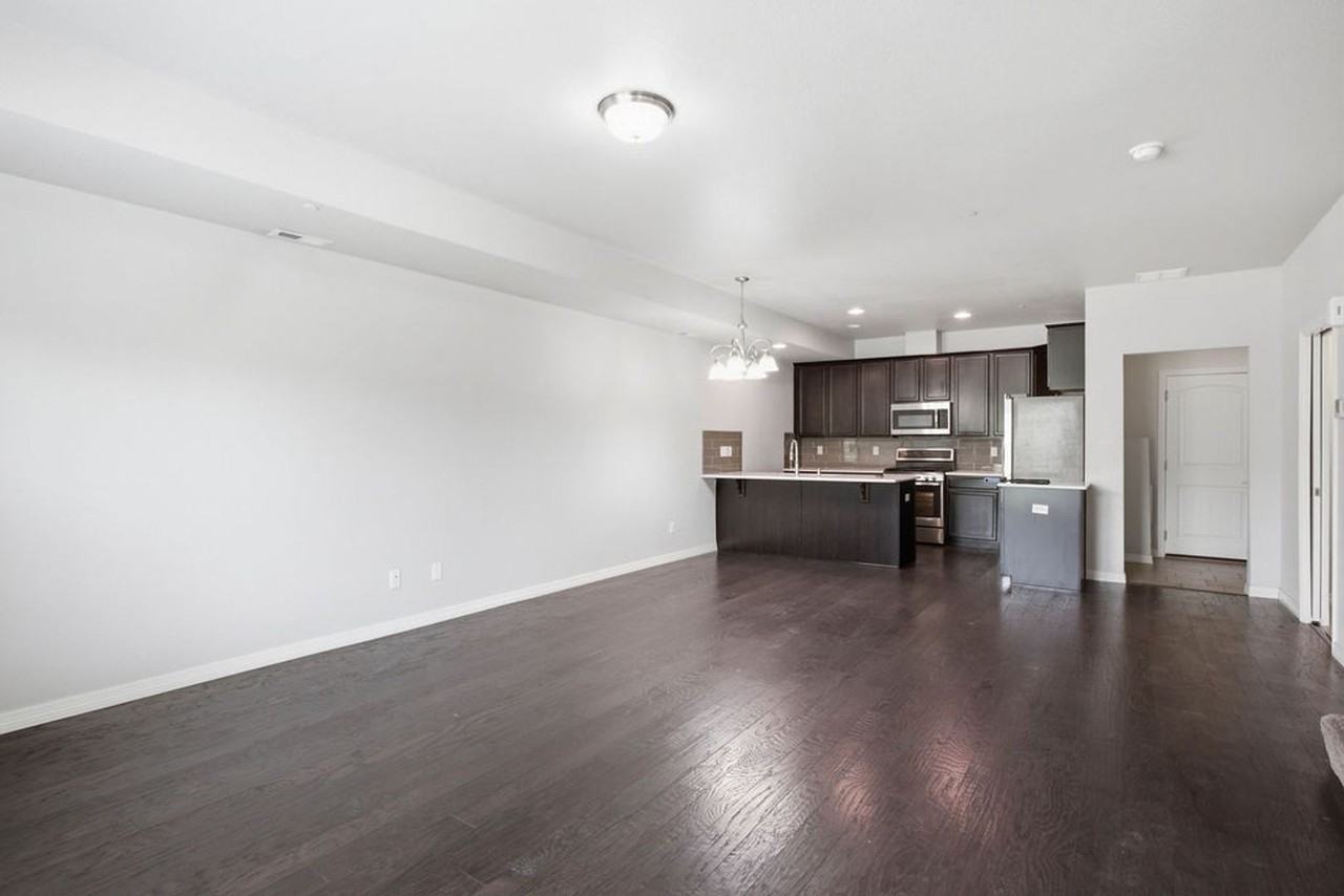 3848 Manhattan Ave - Photo 4 of 29