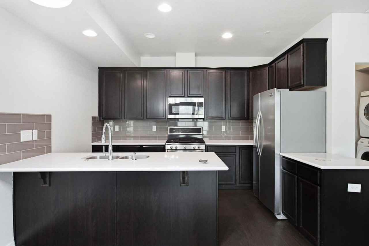 3848 Manhattan Ave - Photo 5 of 29