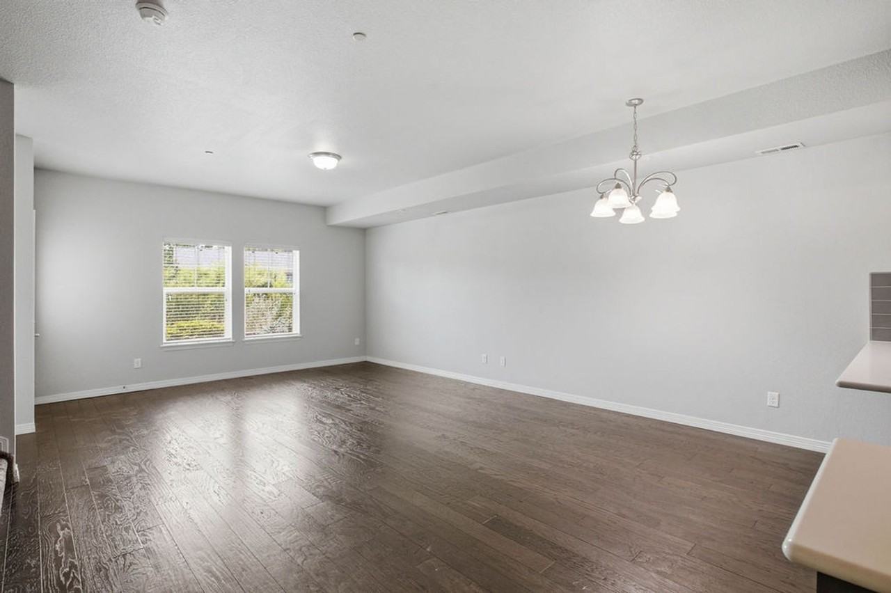 3848 Manhattan Ave - Photo 6 of 29