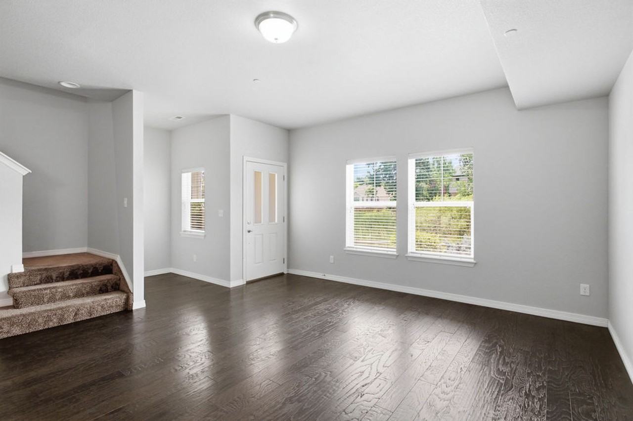 3848 Manhattan Ave - Photo 7 of 29