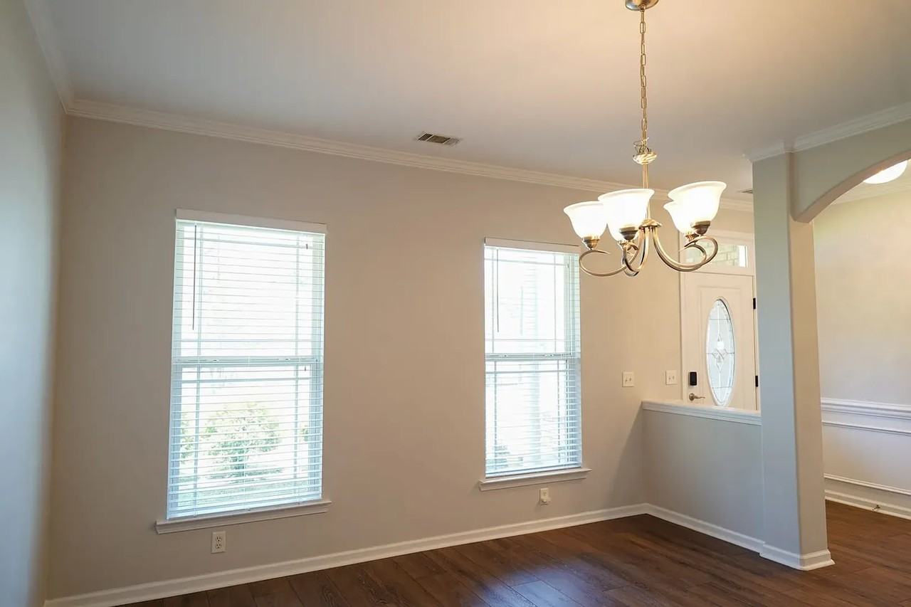 8 Woods Way - Photo 3 of 35