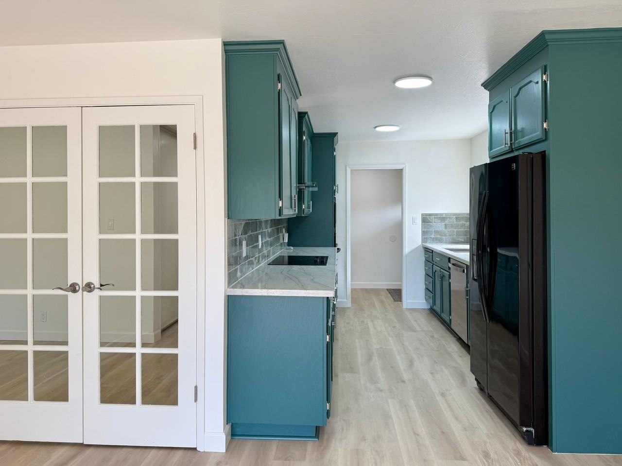 390 Howard Dr - Photo 5 of 21