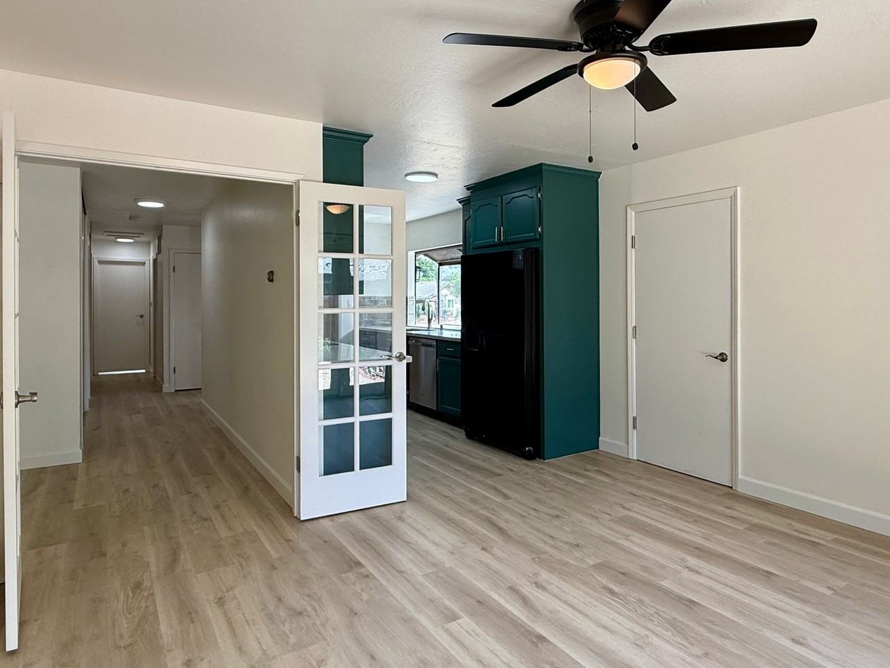 390 Howard Dr - Photo 6 of 21