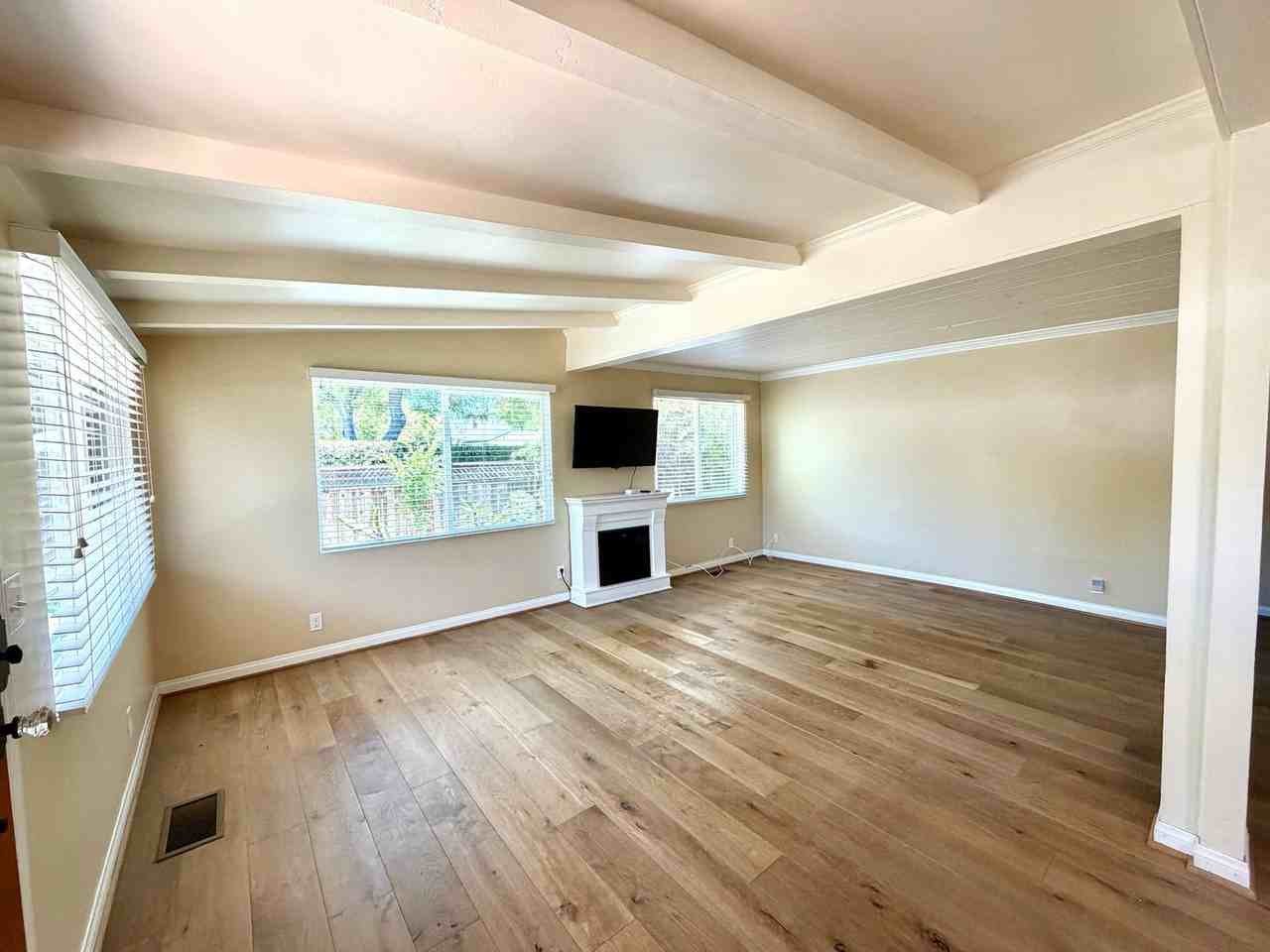 820 W Mission St - Photo 6 of 26
