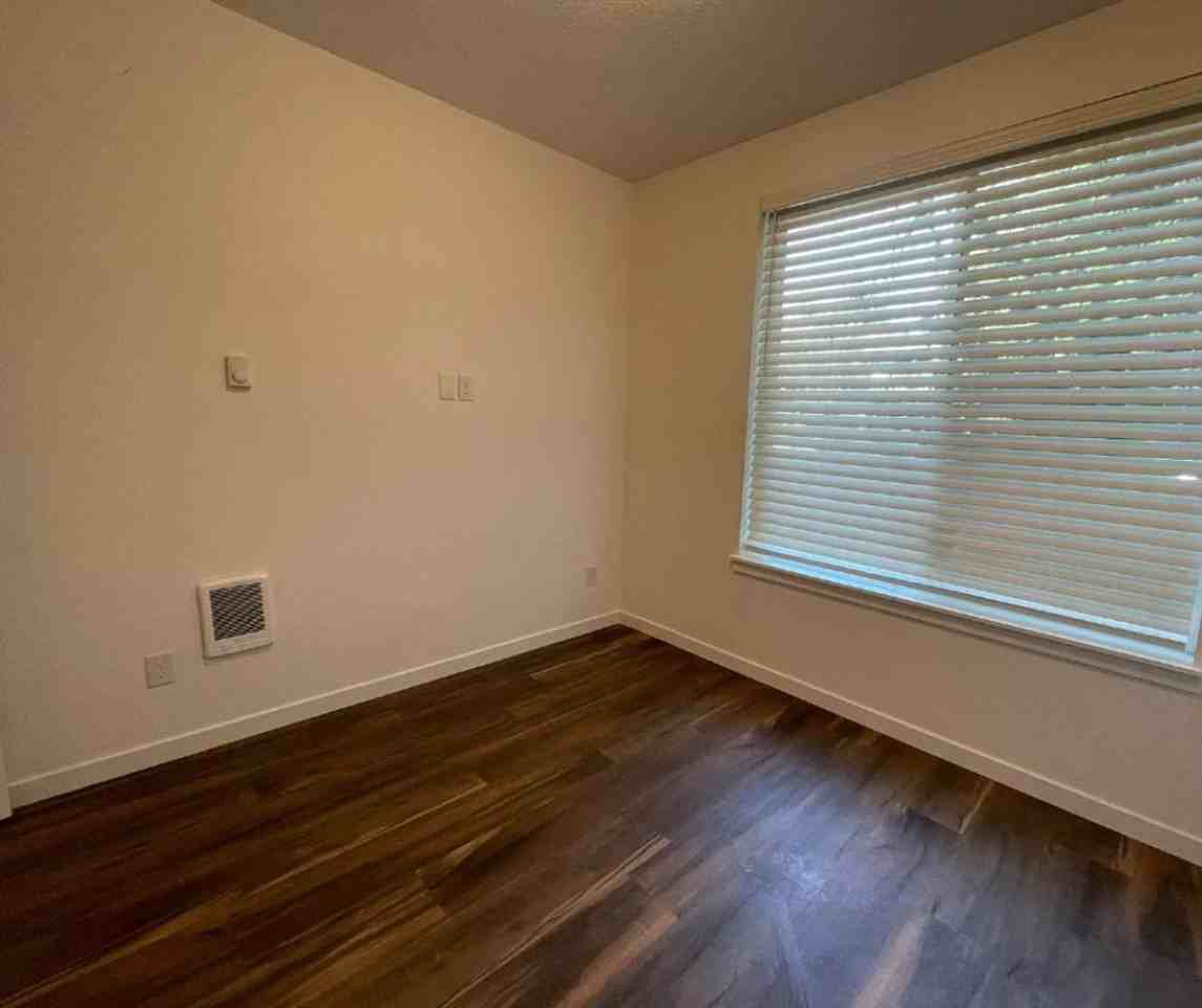 4388B N Gantenbein Ave - Photo 5 of 12