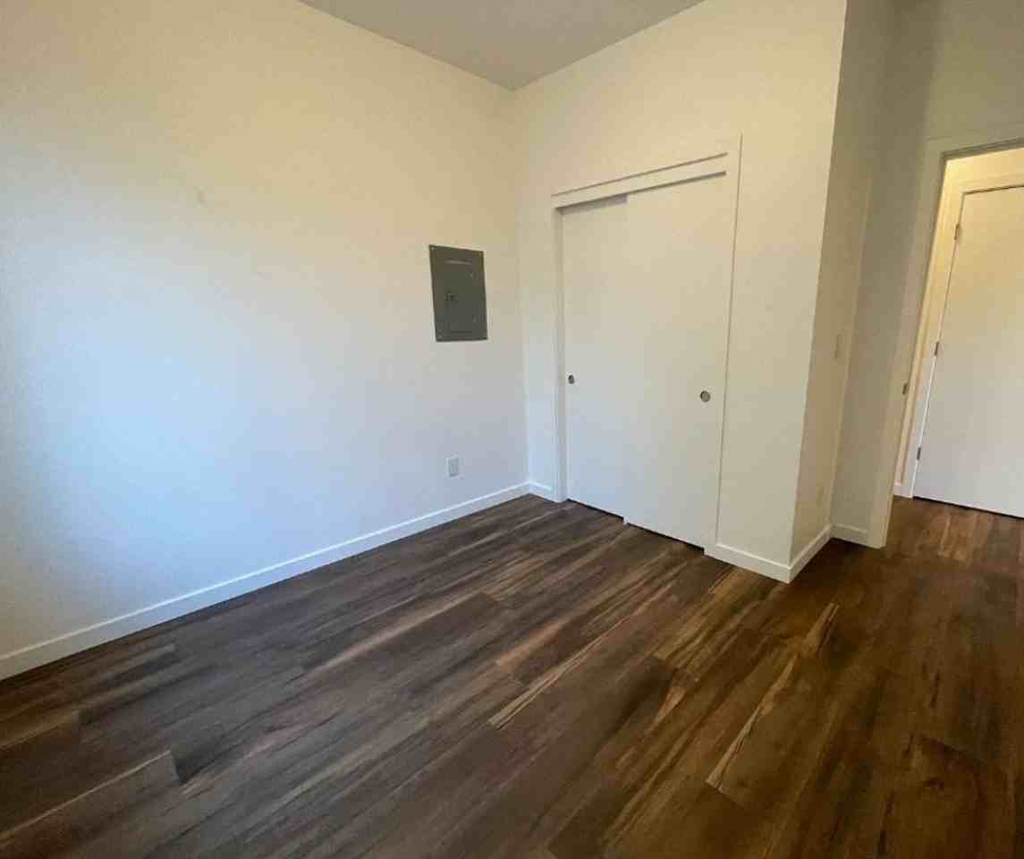 4388B N Gantenbein Ave - Photo 6 of 12