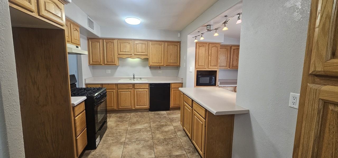 7720 E Catalina Dr - Photo 5 of 22