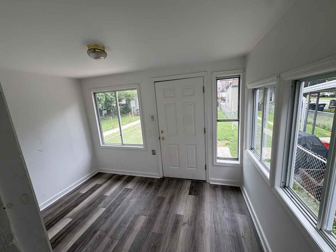 231 Charles St - Photo 6 of 17