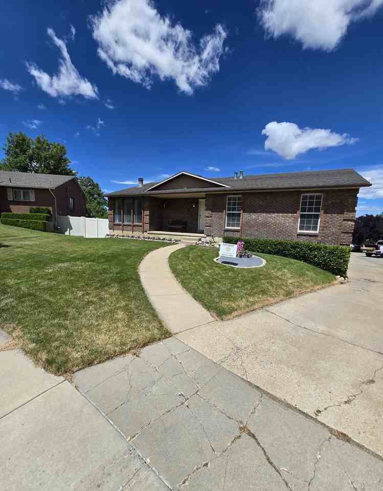 3062 Se - Photo 2 of 36