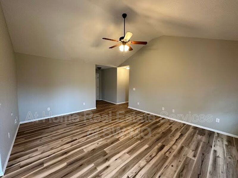 3204 E Bradford St - Photo 4 of 10