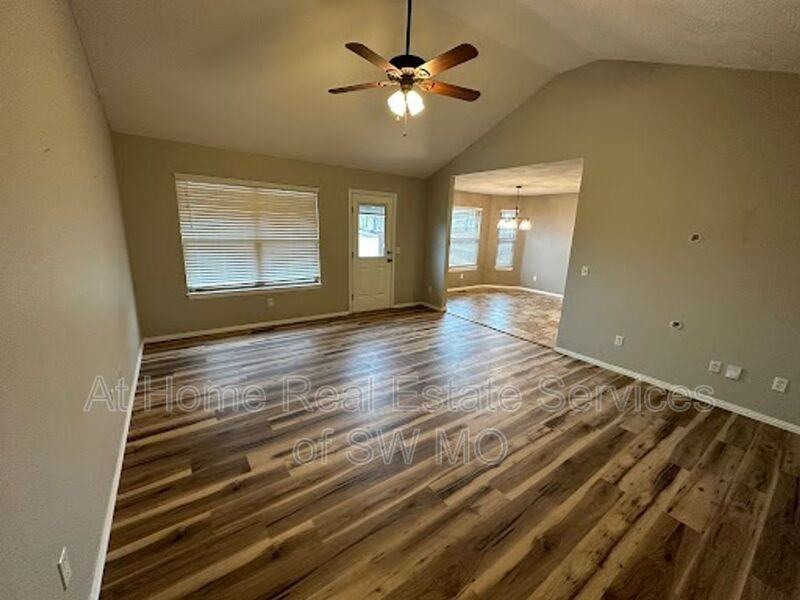 3204 E Bradford St - Photo 5 of 10
