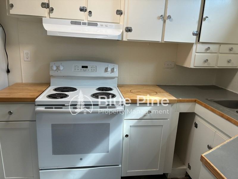 1247 S Emerson Ave #9 - Photo 6 of 9