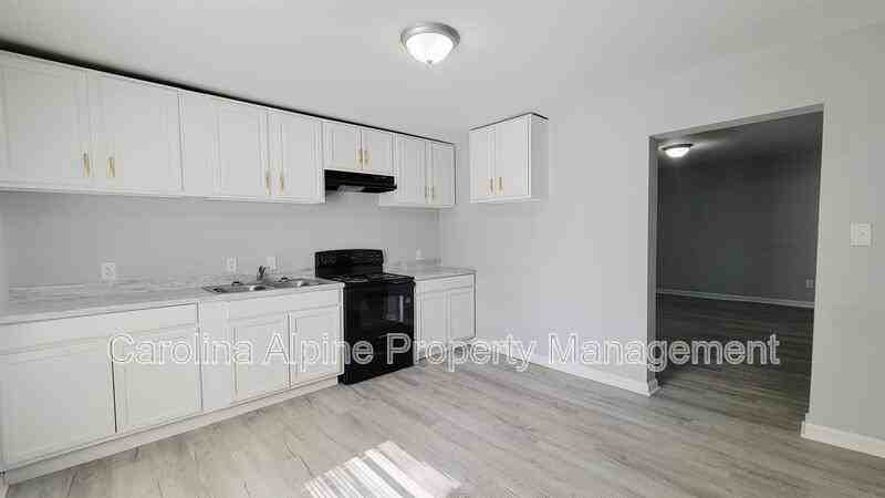 215 Foy Ave - Photo 3 of 19