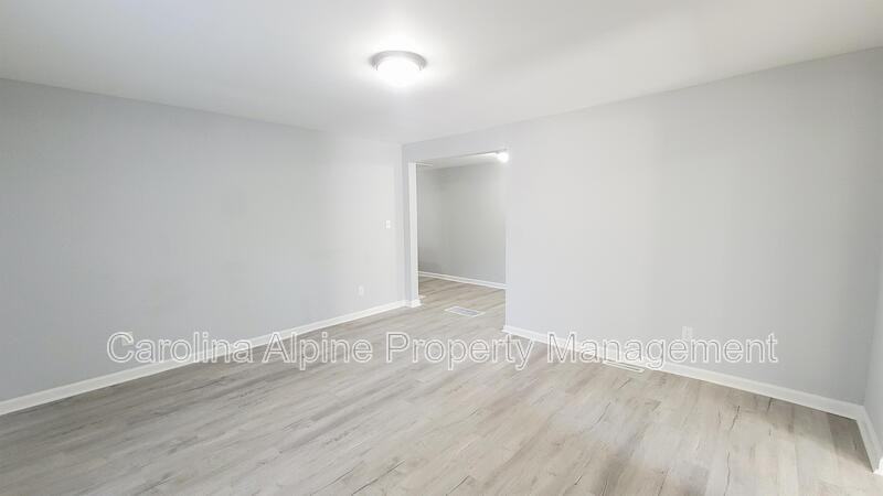 215 Foy Ave - Photo 5 of 19