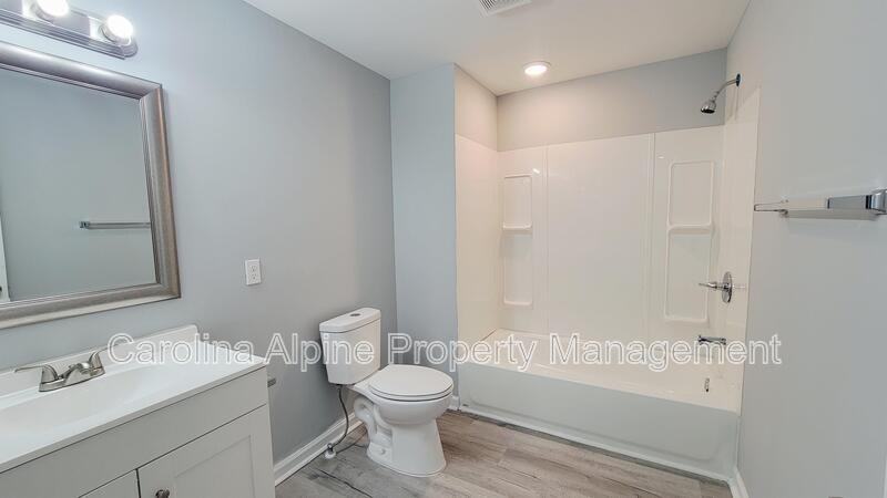 215 Foy Ave - Photo 7 of 19