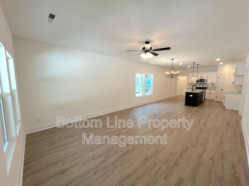 427 Mint St - Photo 2 of 18