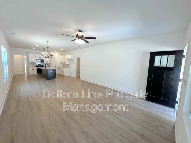 427 Mint St - Photo 3 of 18