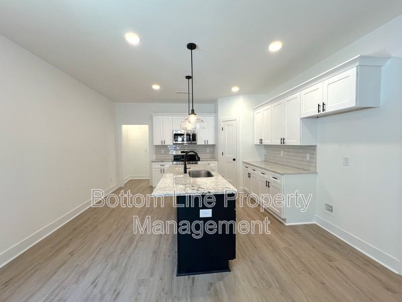 427 Mint St - Photo 6 of 18