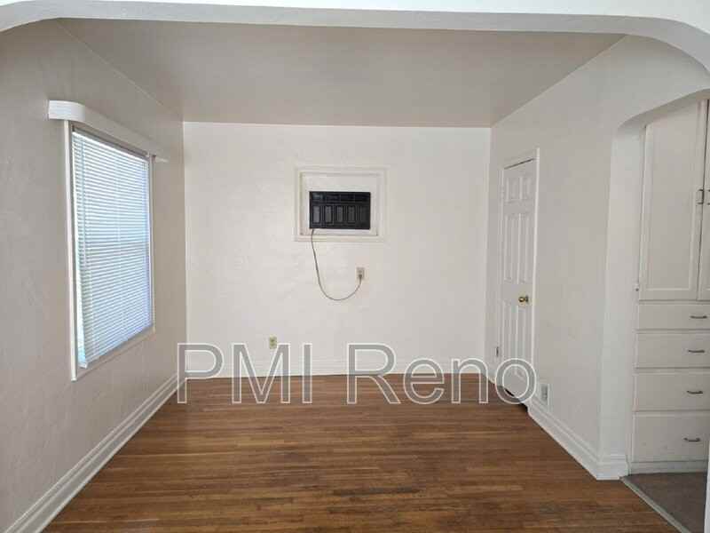 422 1/2 Saint Lawrence Ave #B - Photo 5 of 16
