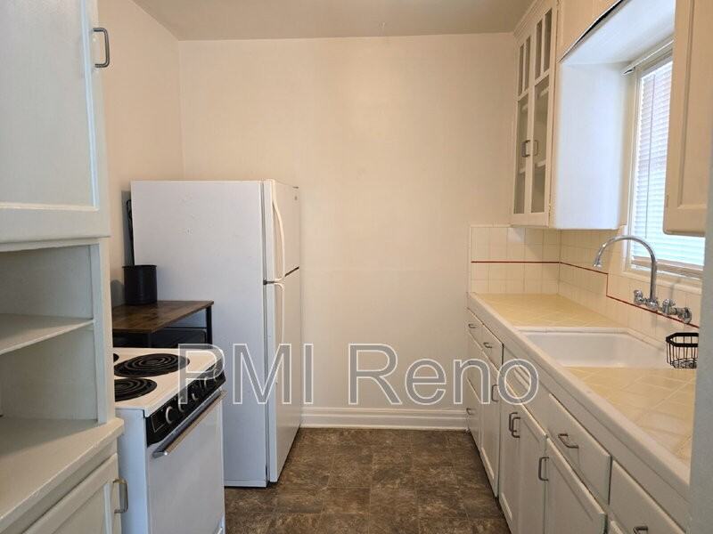 422 1/2 Saint Lawrence Ave #B - Photo 7 of 16