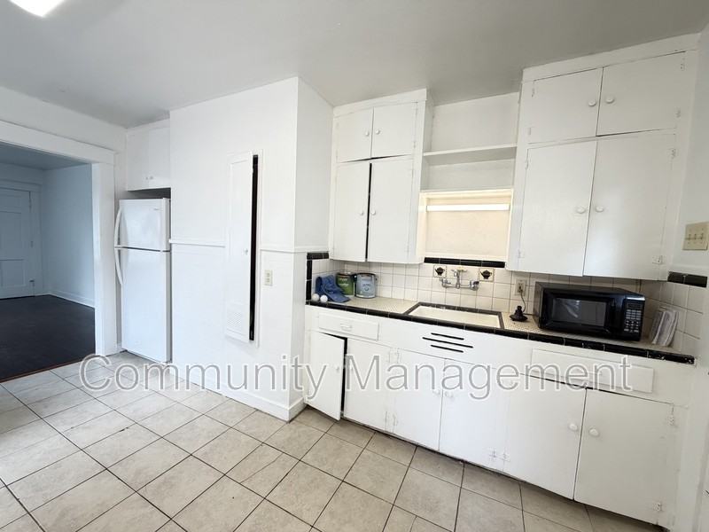 162 Chatsworth St - Photo 3 of 9