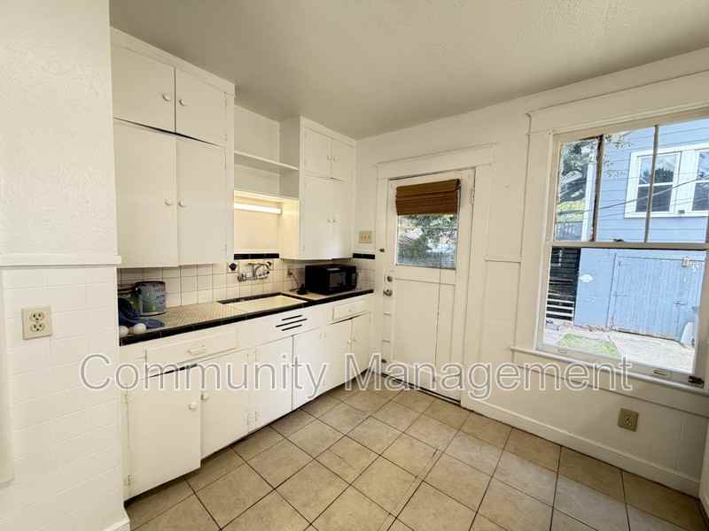 162 Chatsworth St - Photo 4 of 9