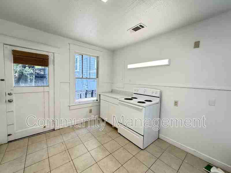 162 Chatsworth St - Photo 5 of 9