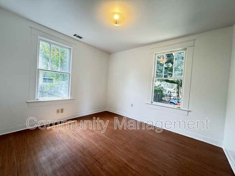 162 Chatsworth St - Photo 6 of 9