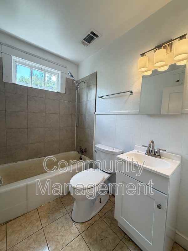 162 Chatsworth St - Photo 7 of 9