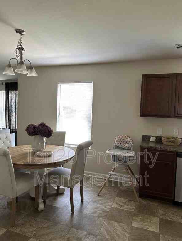 753 Compass Trl - Photo 5 of 7