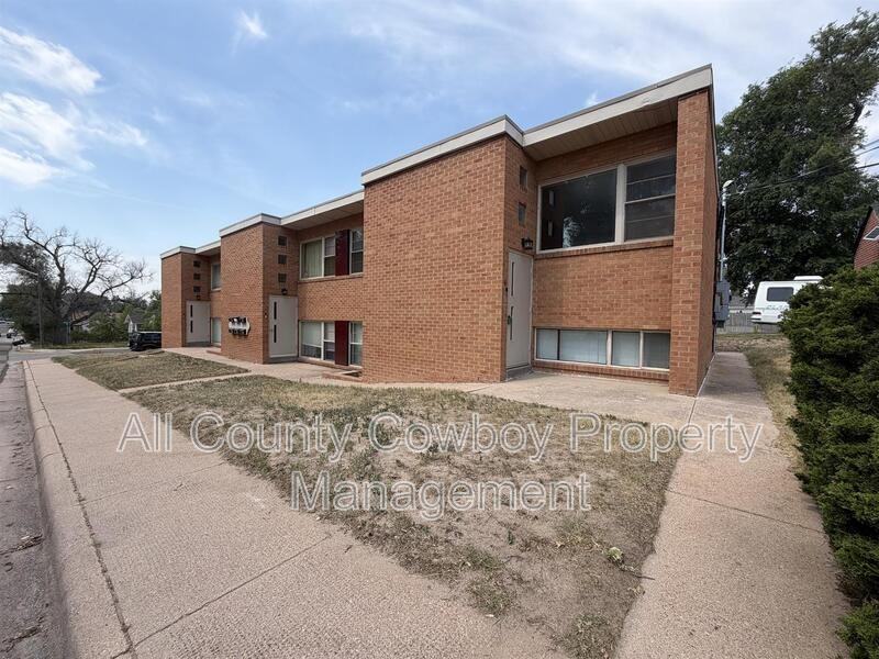 700 W 1st Ave #6 - Photo 2 of 7