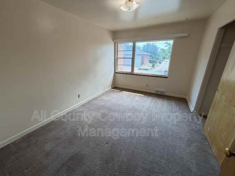 700 W 1st Ave #6 - Photo 5 of 7