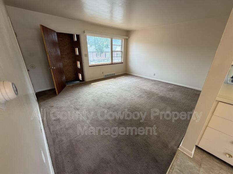 700 W 1st Ave #6 - Photo 6 of 7