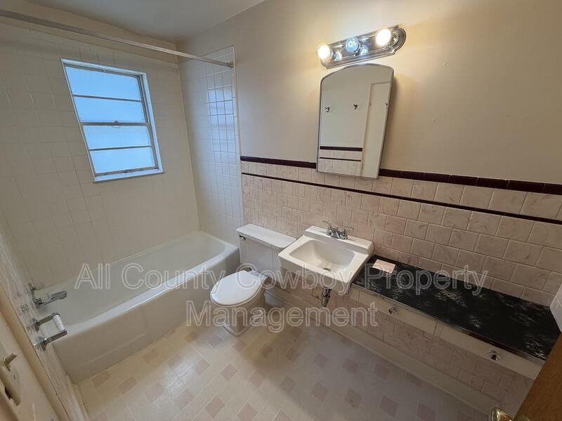 700 W 1st Ave #6 - Photo 7 of 7