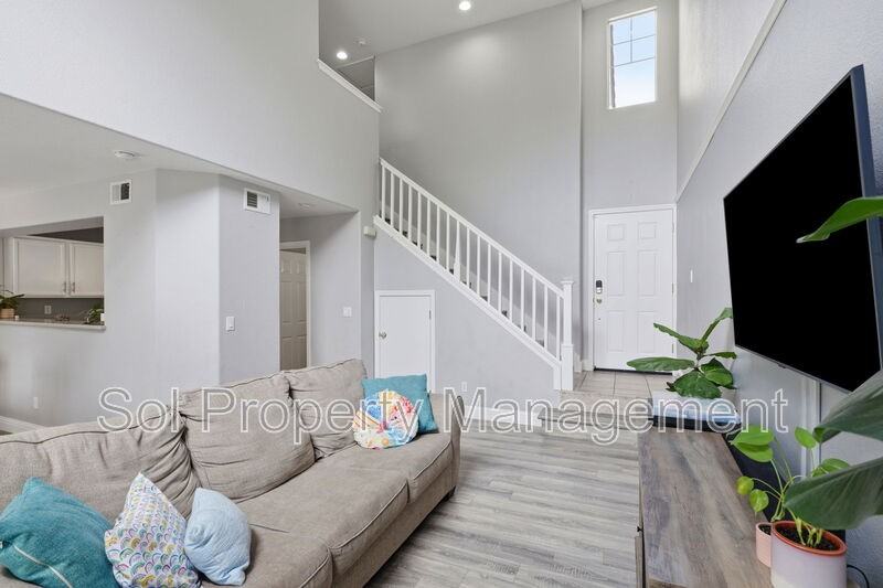 58 Del Rio Ct - Photo 4 of 28