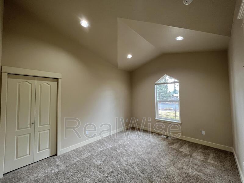 835 Nutcracker Dr - Photo 5 of 42