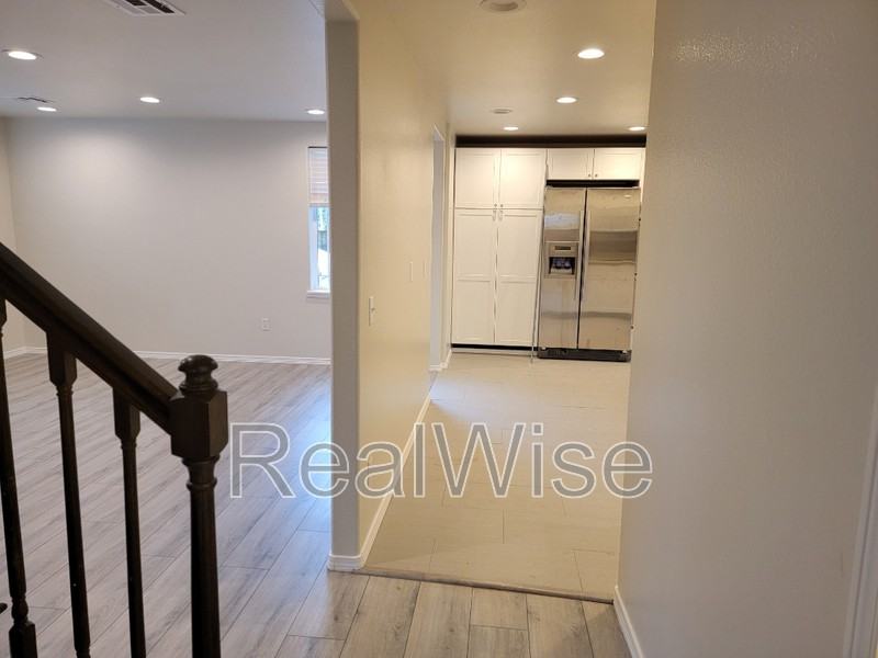 344 W Selmar Ct - Photo 3 of 27