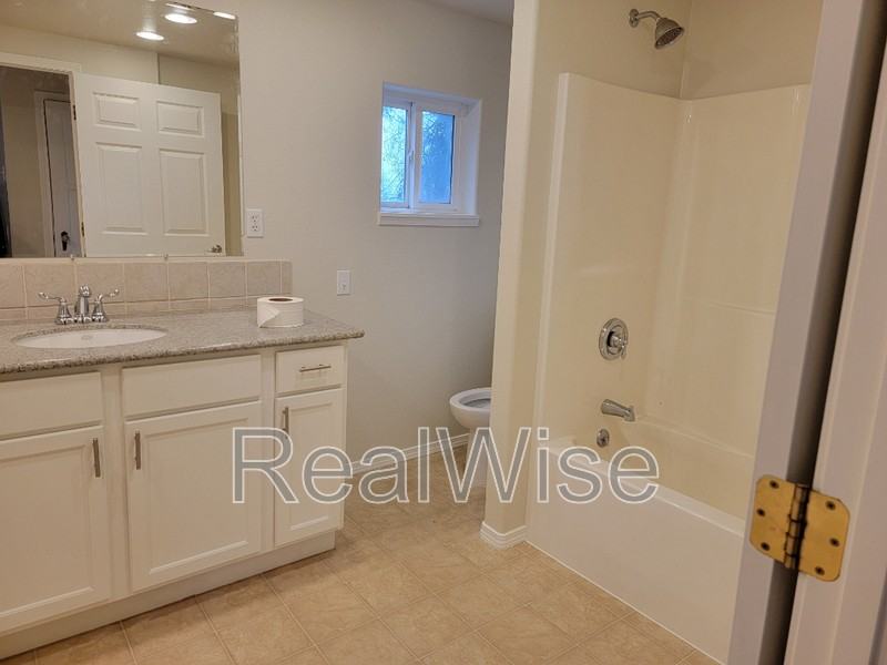344 W Selmar Ct - Photo 6 of 27