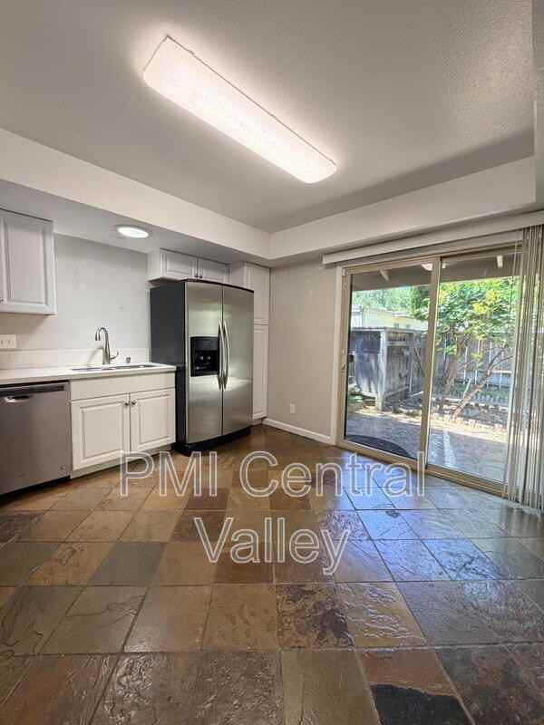 3440 W Benjamin Holt Dr - Photo 7 of 26