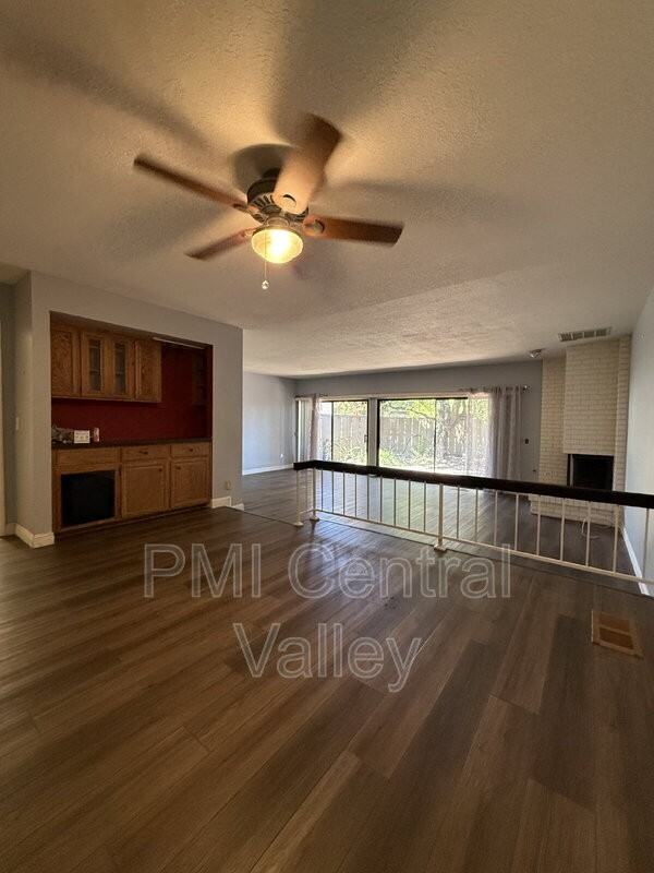 1725 Edgebrook Dr #C - Photo 5 of 32