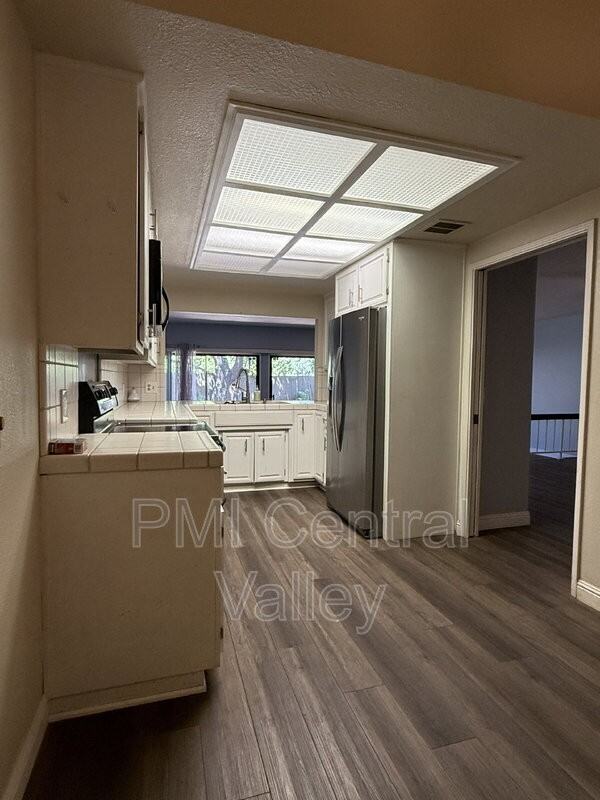 1725 Edgebrook Dr #C - Photo 6 of 32