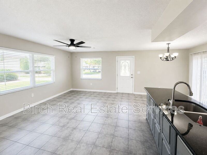 1017 Amble Ln - Photo 4 of 18