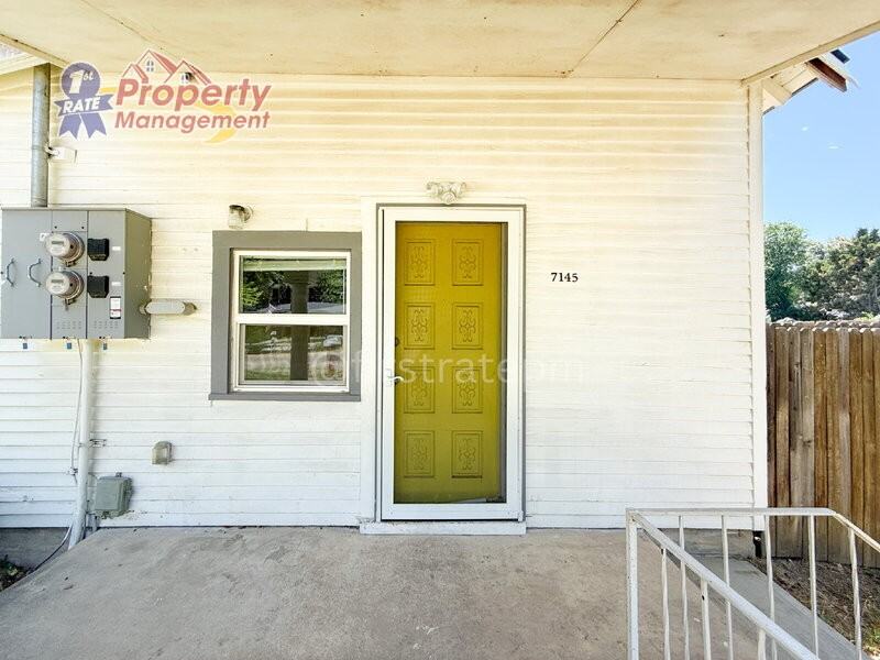 7145 W Petrie St - Photo 3 of 33
