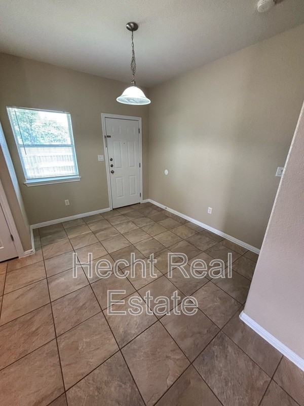 318 Main St - Photo 5 of 16