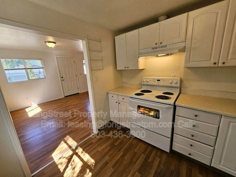 4553 Ne 105th Ave #2 - Photo 4 of 19