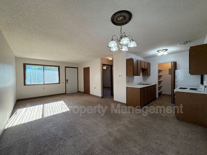 11141 N(Waverly) #32 - Photo 2 of 8