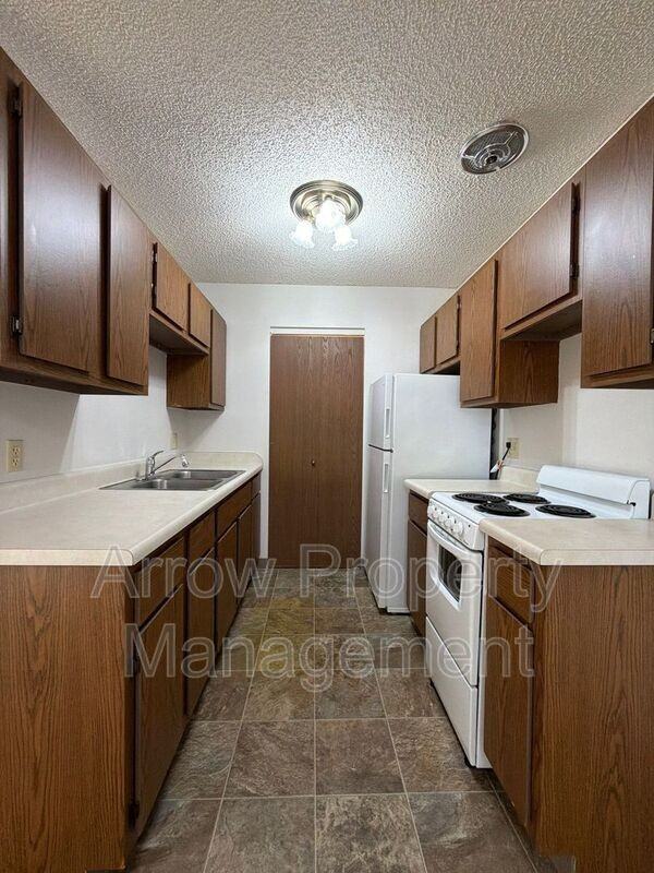 11141 N(Waverly) #32 - Photo 4 of 8